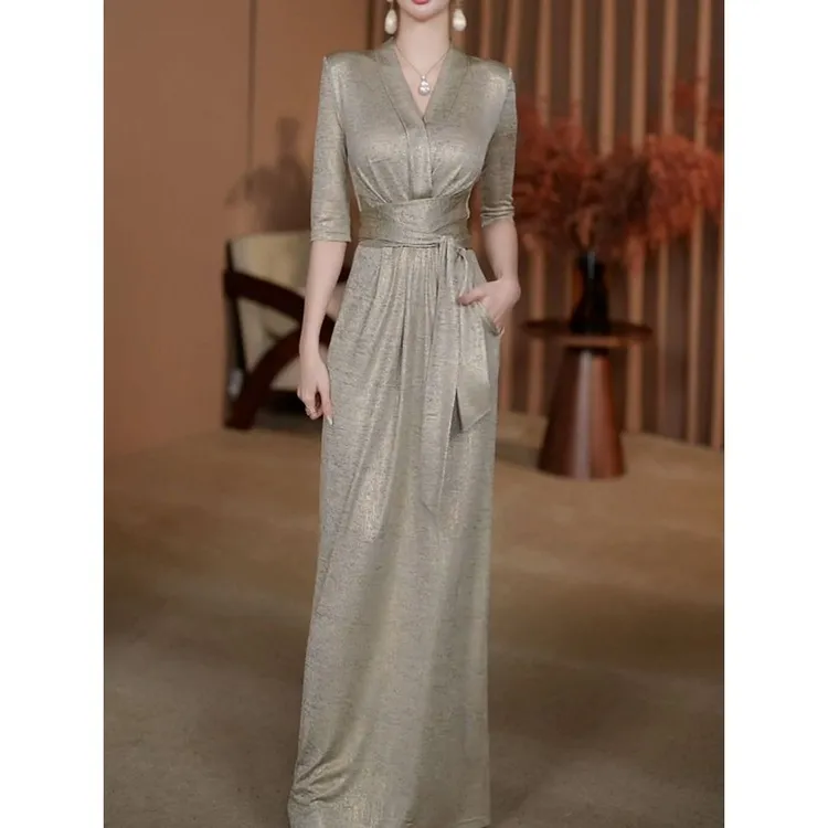 高奢时尚纯色V领连衣裙女2025夏季新款小香风名媛收腰显瘦A字裙