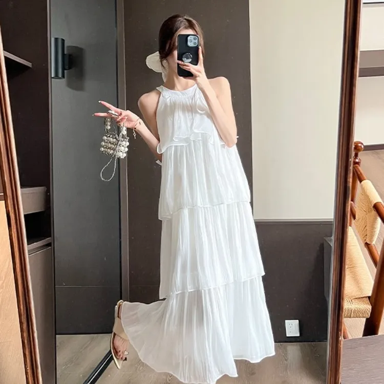 HANAN实拍法式气质挂脖连衣裙女2025夏季新款度假风无袖蛋糕a字长