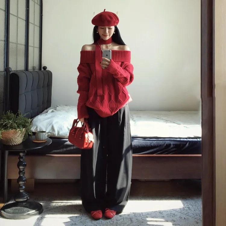 2025新款圣诞穿搭一字肩红色针织衫毛衣女秋冬季宽松慵懒内搭上衣