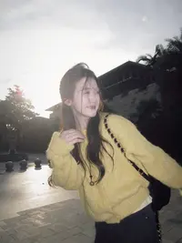 闵笑一【星芒】设计款秋季温柔显瘦气质甜美休闲上衣