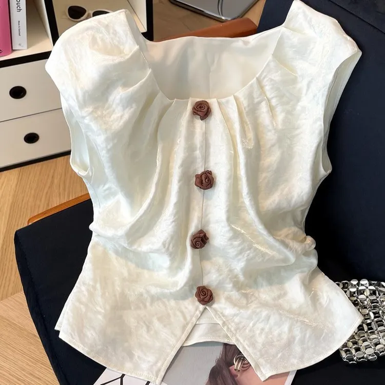 白色醋酸缎面立体花朵无袖衬衫女夏季飞飞袖高级感独特绝美小上衣