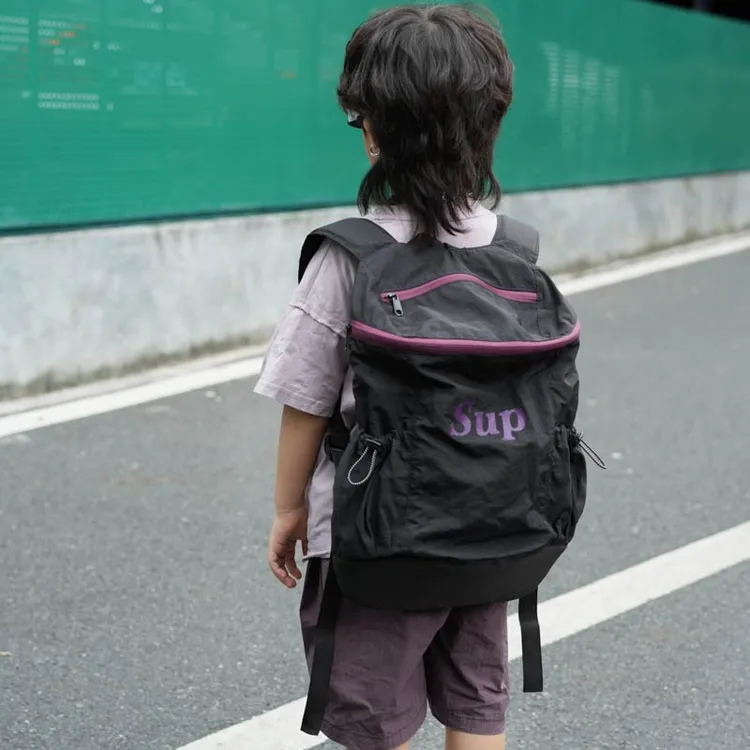日系男童背包儿童字母简约休闲外出旅游双肩包女孩超轻小学生背包