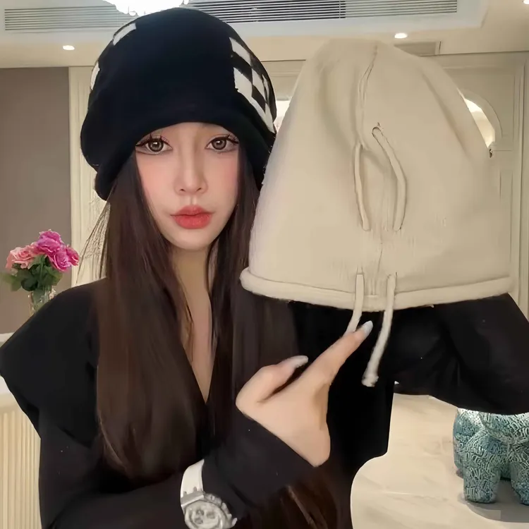 秋冬小棋盘格百搭时尚针织帽女保暖护耳包头冷帽显脸小毛线堆堆帽