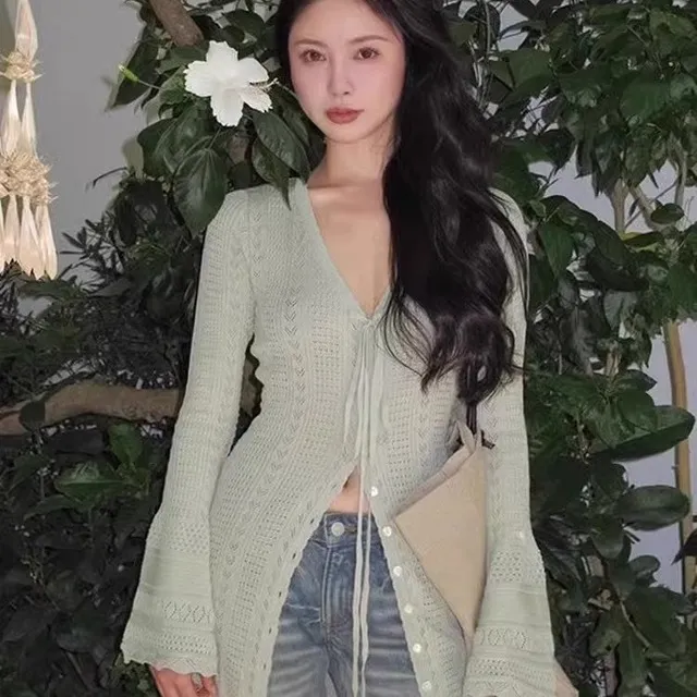 徐若晗爱你同款浅绿色喇叭袖针织开衫女长款温柔风镂空防晒空调衫