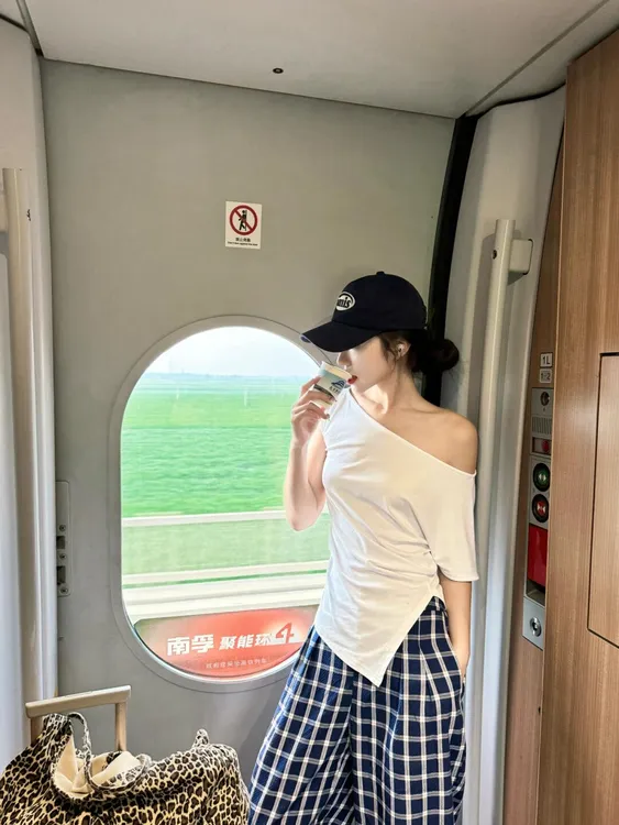 【白茶月光】夏季白色露肩T恤上衣显瘦掐腰格子直筒显瘦长裤套装