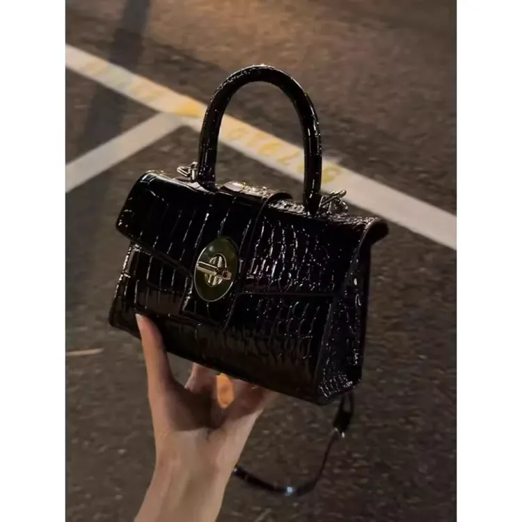 甜酷辣妹鳄鱼纹漆皮包包高级质感手提小方包2026新款机车斜挎包女
