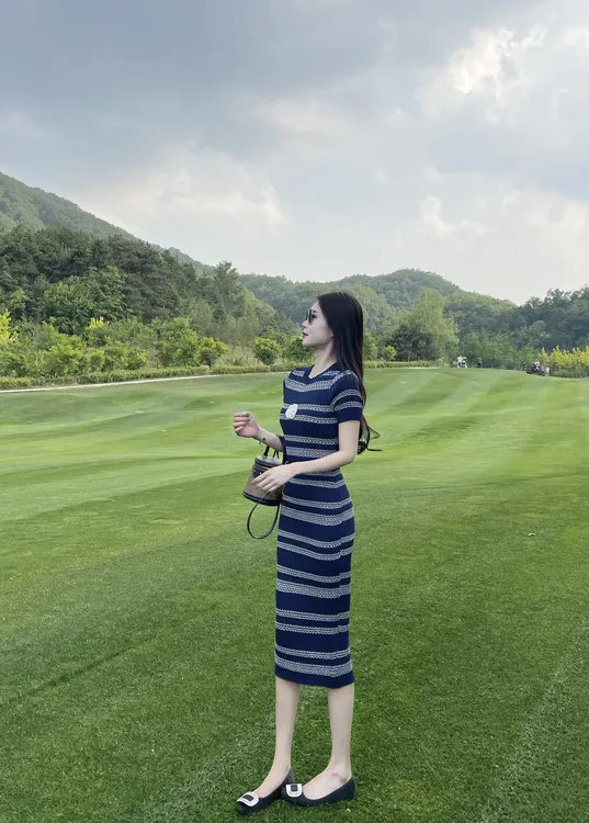 长款藏青色气质针织薄款弹力显瘦显白连衣裙时尚夏季法式修身