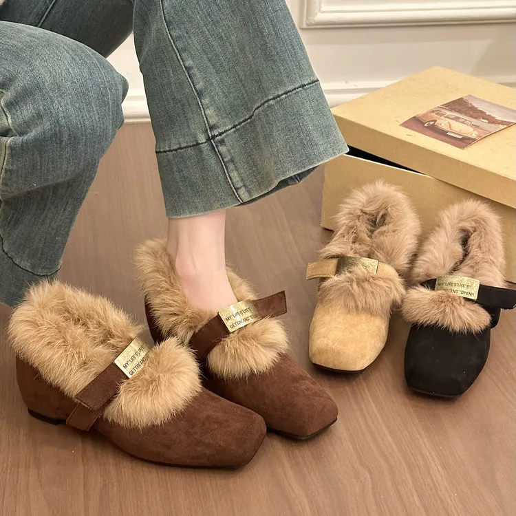 titing经典老钱风！绒面方头翻毛金属扣单鞋女冬加绒内增高高跟鞋