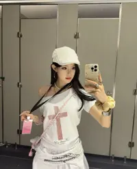 花生酱印花短袖短款时尚T恤ol宽松百搭斜肩显瘦白色女士正反可穿