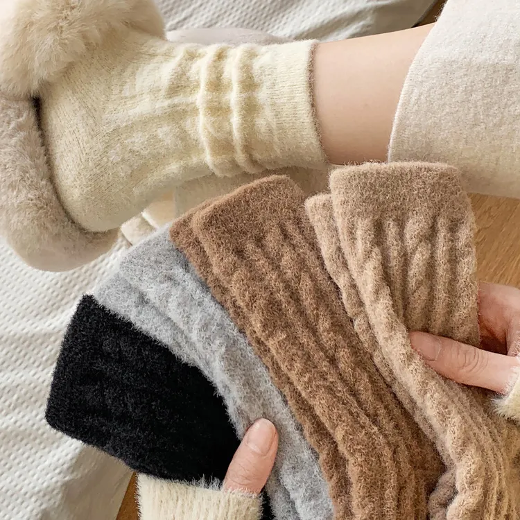 毛绒袜子女款秋冬美拉德珊瑚绒冬天睡眠地板袜加绒加厚睡眠中筒袜
