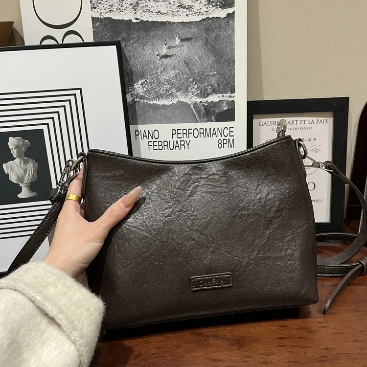 超火流行爆款包包女2025早春新款腋下包上班通勤小众单肩斜挎包