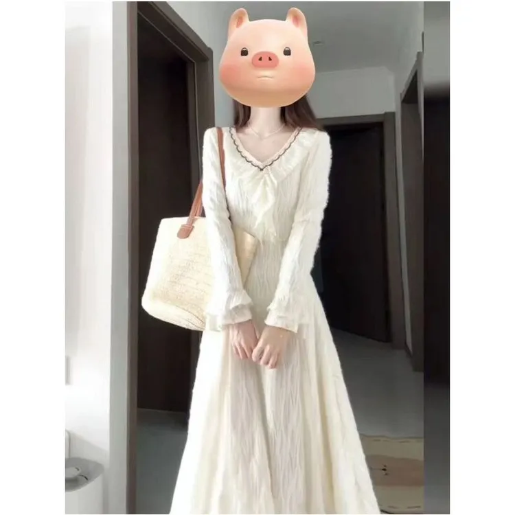 法式温柔风V领长袖内搭连衣裙女2025秋冬季肌理感收腰A字长裙气质