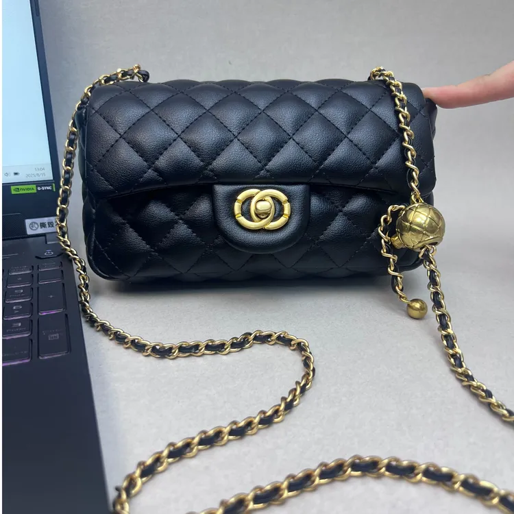 25爆红款菱格链条锁扣斜挎包时尚轻奢风经典刺绣小香风风格独特