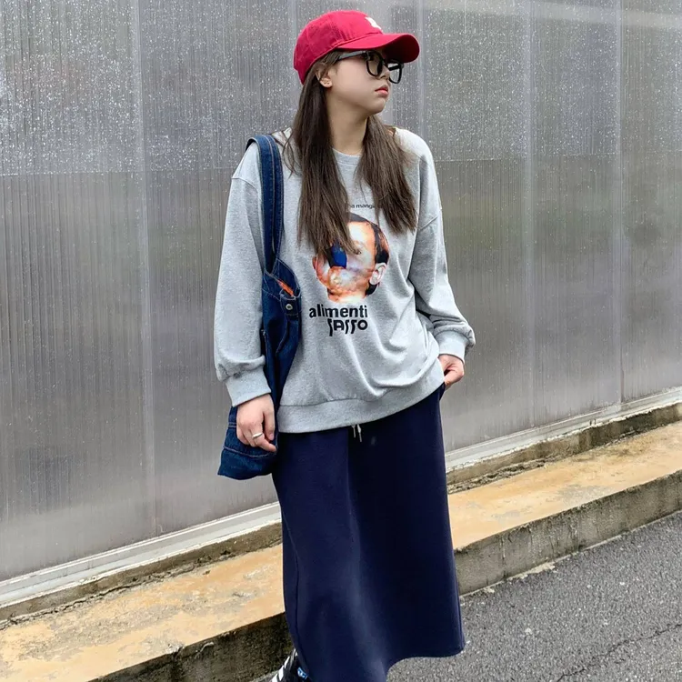 大码女装捣蛋小孩印花卫衣美式复古宽松落肩袖灰色慵懒风圆领上衣