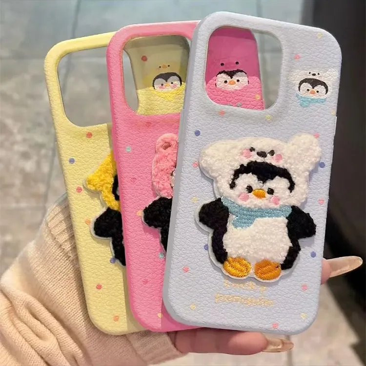 奥菲顿刺绣可爱企鹅适用苹果17/16pro皮革纹手机壳iPhone15/14/13