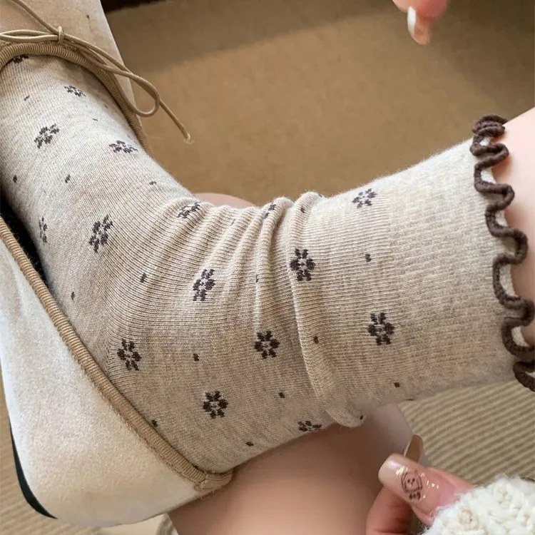秋冬款小花袜子女花边长款ins潮百搭简约堆堆袜木耳边透气中筒袜N