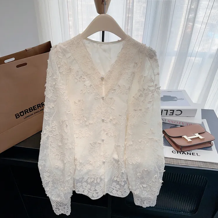 2025年春季新款薄款蕾丝打底衫女装百搭小众V领衬衫甜美上衣ins潮