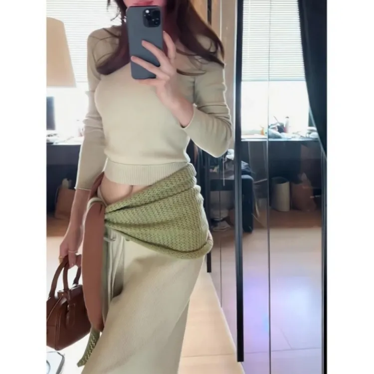 老钱风气质圆领长袖针织衫女装秋季修身显瘦独特漂亮百搭短款上衣