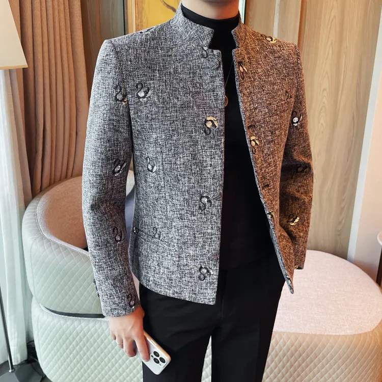 秋冬新款男士小香风刺绣立领西装韩版修身百搭时尚休闲西服外套