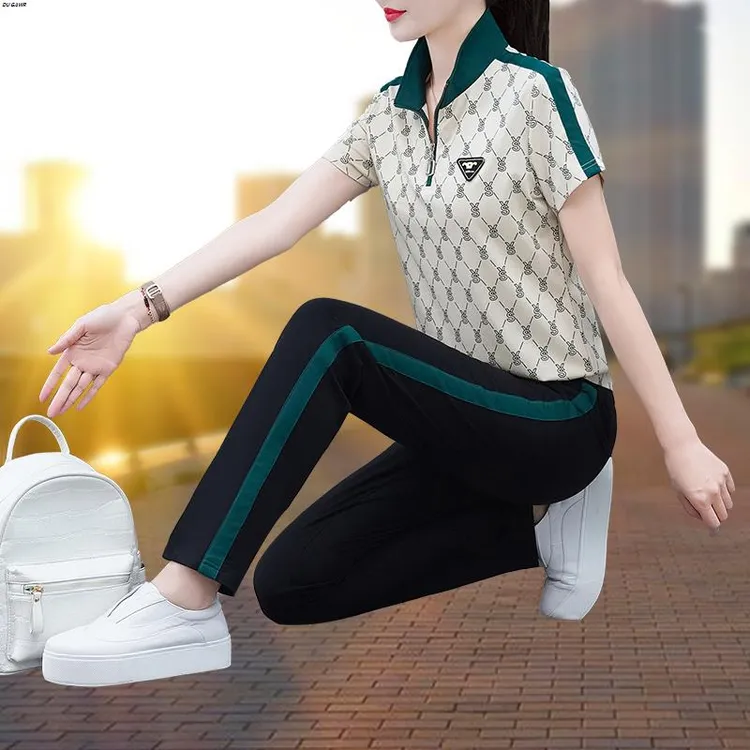 速干冰丝休闲运动套装女2025新款薄款夏季短袖时尚洋气妈妈两件套