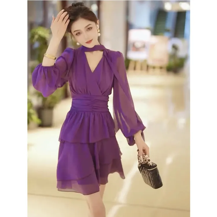 2025年夏季网红新款时尚百搭洋气设计感V领收腰显瘦气质连衣裙女