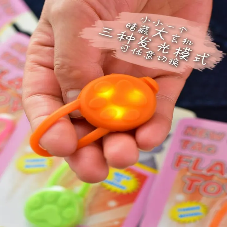 狗狗散步灯宠物LED遛狗灯发光吊坠夜光灯防走失脖圈胸背发光挂饰