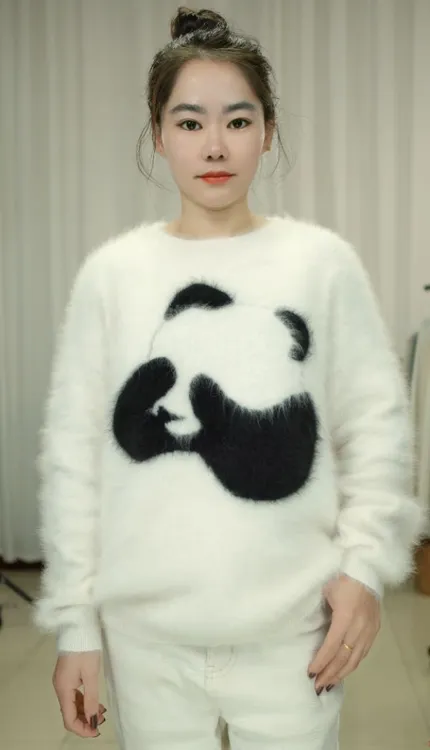 G-Y-M【小动物毛毛】贝贝白圆领网红熊猫毛衣落肩款女士冬季长袖