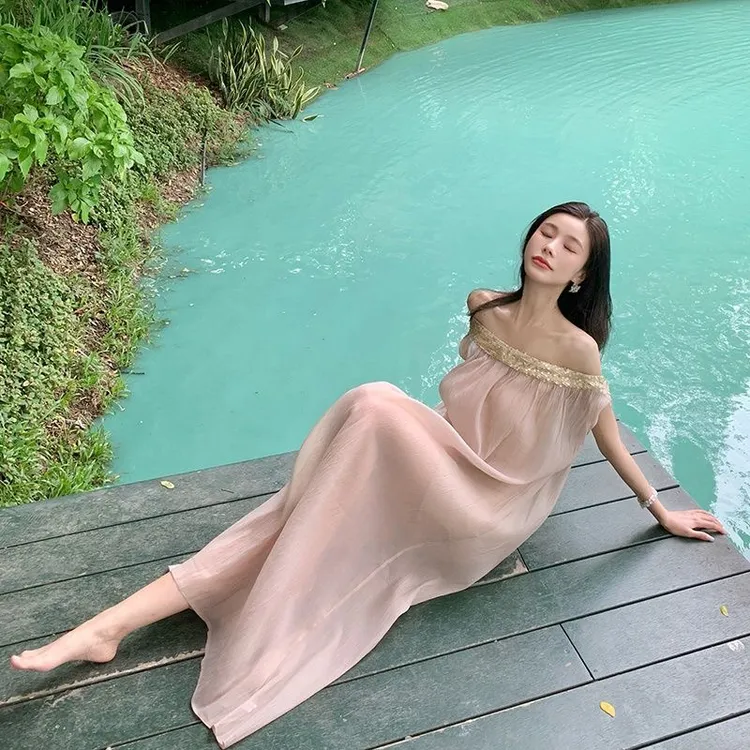 高级感法式一字肩亮片抹胸连衣裙女夏季设计感慵懒风度假舞蹈上衣