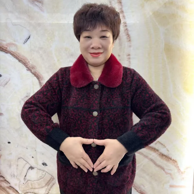 2025新款中年妈妈装时尚高档气质暗纹厚绒纽扣毛领外套