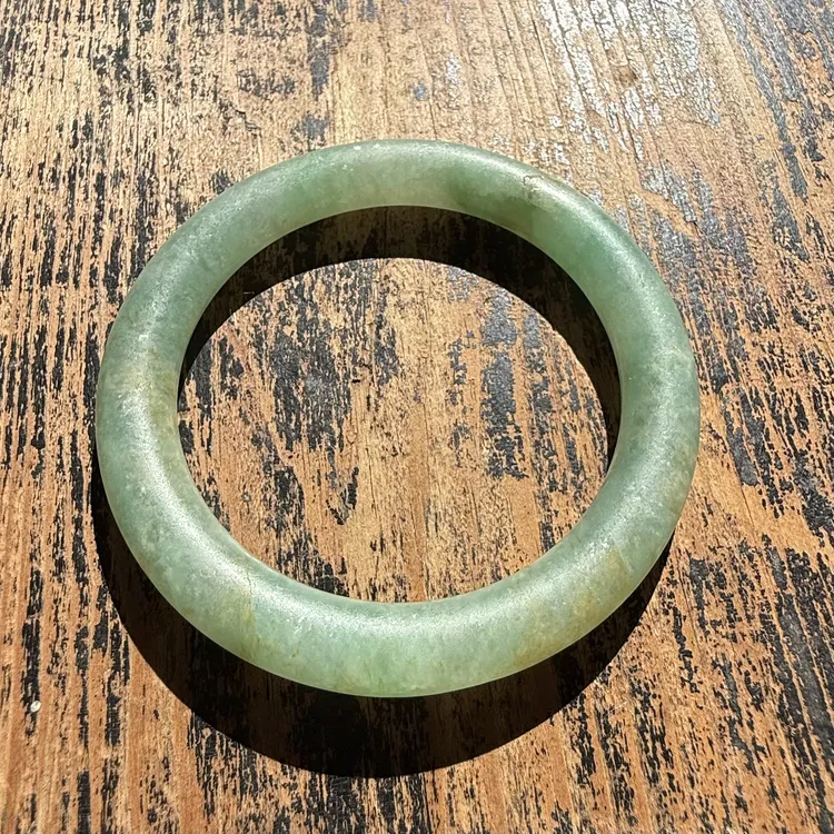 清早飘花浅绿翡翠玉镯女款送妈妈精美礼物有纹圈口59 m m条粗9.9