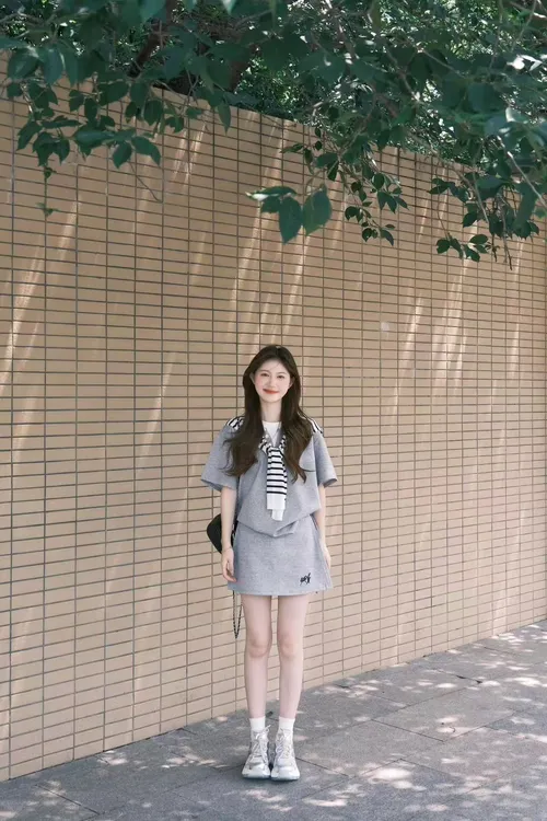 2025夏季新款韩系简约通勤慵懒灰色假两件上衣半身裙条纹披肩套装