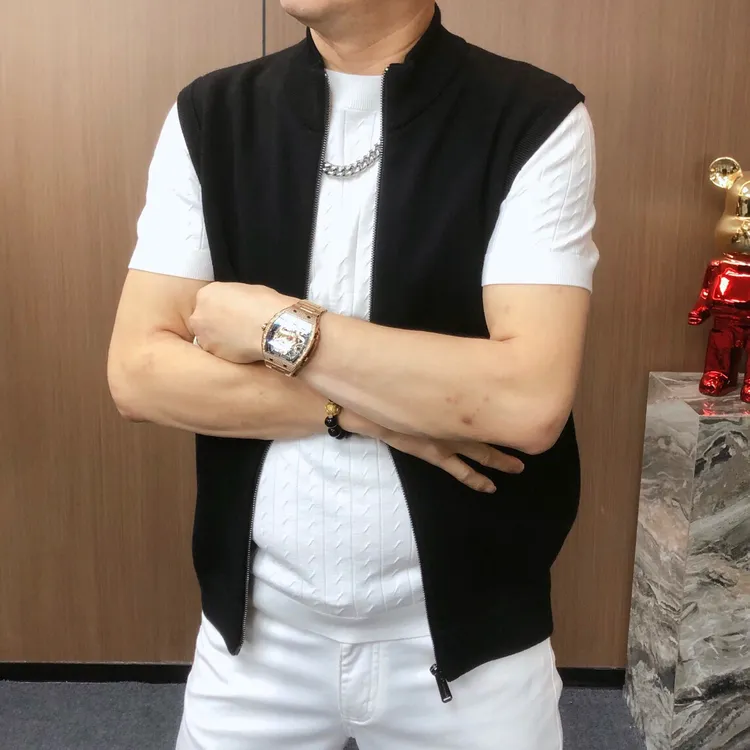 （秋季必入）男士高端轻奢时尚休闲百搭针织内里条纹拉链立领马甲