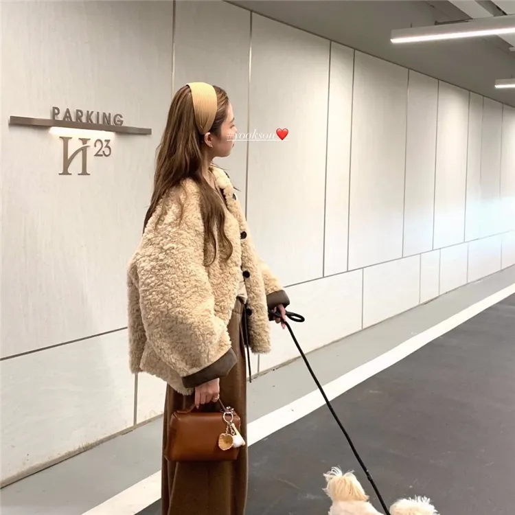人造皮草  冬季新款小羊咩咩短款宽松时尚年轻慵懒羊羔毛毛外套女