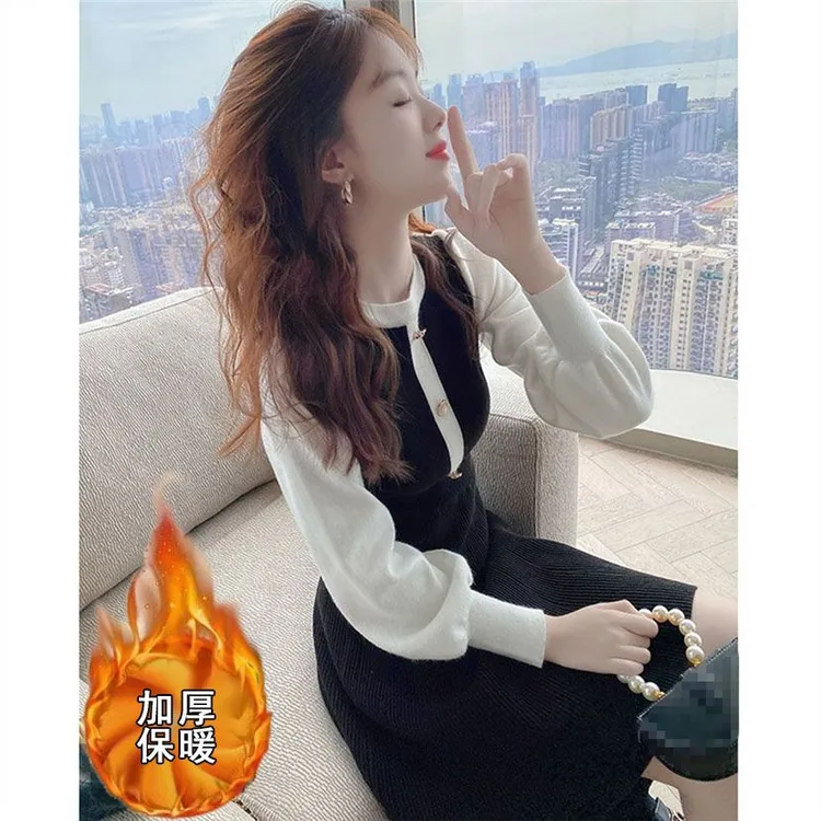 小个子针织连衣裙撞色毛衣裙2025新款秋冬打底加厚内搭气质小黑裙