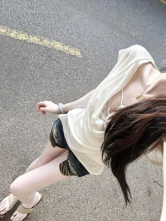 夏季纯欲风荡领性感纯色褶皱设计感T恤韩版洋气宽松小众短裤女套