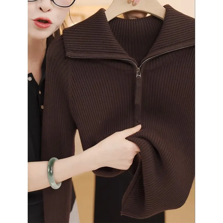 慵懒咖色坑条翻领针织衫女秋冬高级感修身显瘦半拉链高领打底毛衣