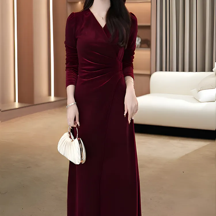 高级感红色丝绒连衣裙女2025新款冬季气质御姐风轻熟绝美礼服长裙
