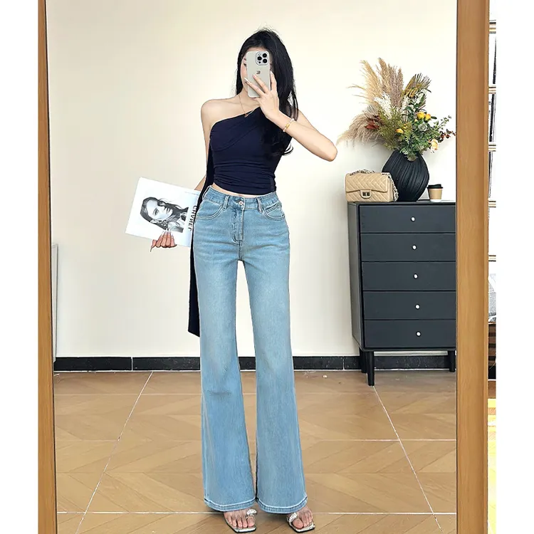 乔栈高腰微喇软牛仔裤女秋冬季新款时尚显瘦宽松不贴腿浅蓝长裤