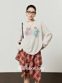 周里物/彩虹色T恤女2025秋季新款蝴蝶印花小众设计感宽松圆领长袖
