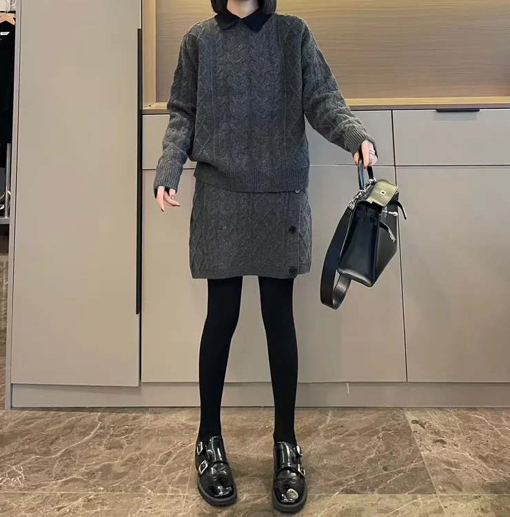 米可/MK-3304ZJ【菱格绞花毛衣+短裙套装】时尚冬季新款两件套