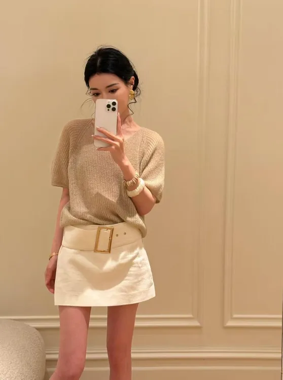 SS1081法式温柔风V领短袖针织衫女早春新款设计感白色半裙两件套