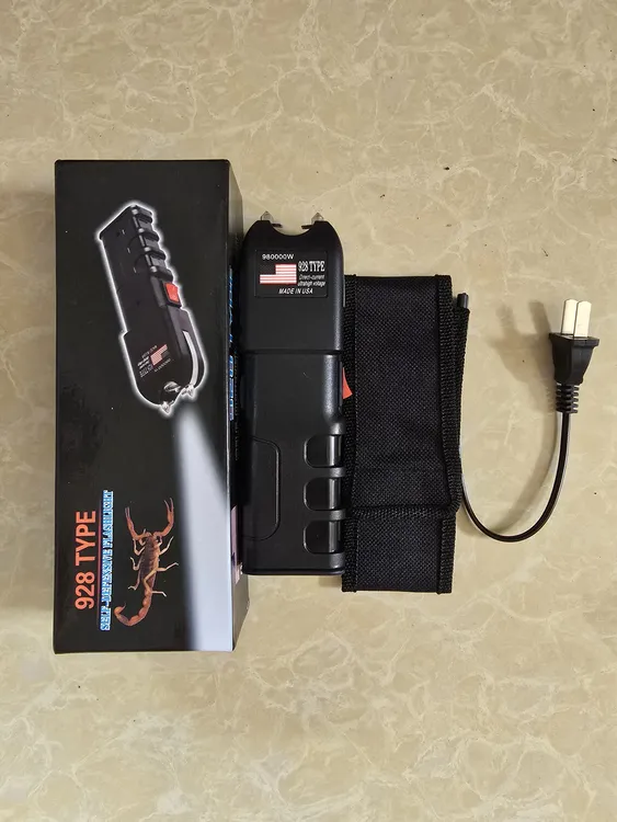 美版928防身手电筒电子赶牛驱狗棒可赶猪应急照明