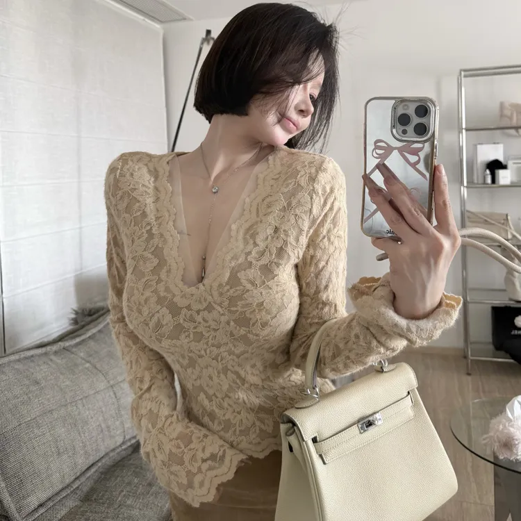 性感蕾丝加绒长袖打底衫女保暖2025新款气质别致洋气修身内搭上衣