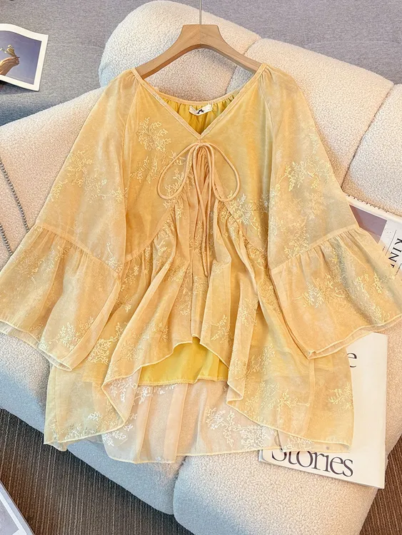YH-10035大码女装胖mm春秋新款V领荷叶边设计感上衣蕾丝系带小衫