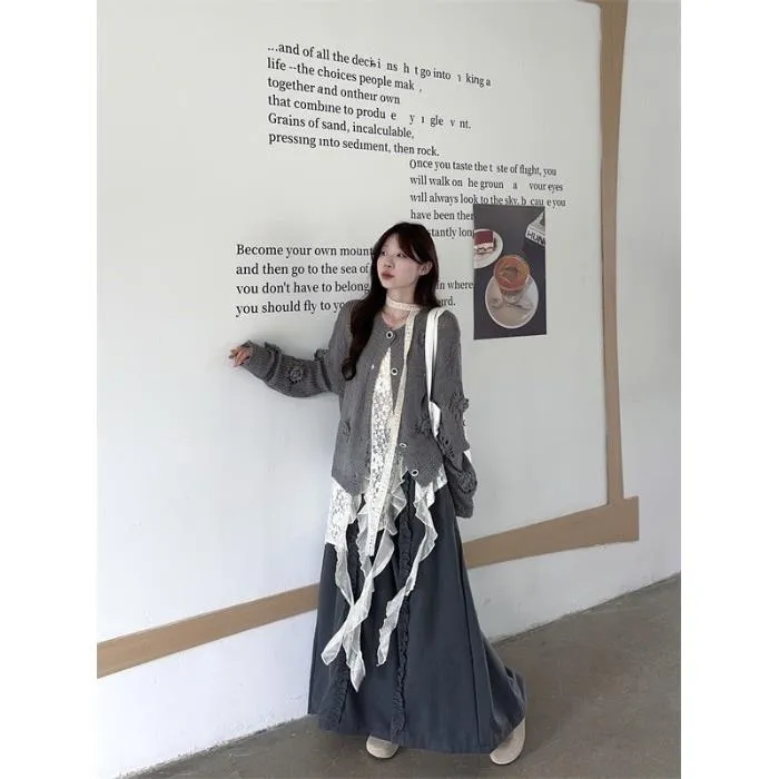 早秋独特超好看套装女2025新款花朵镂空针织开衫蕾丝背心阔腿长裤