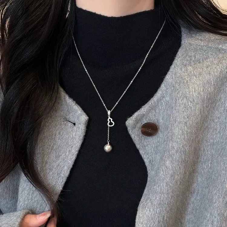 简约镂空葫芦珍珠吊坠项链女轻奢高级感抽拉可调节秋冬毛衣链配饰