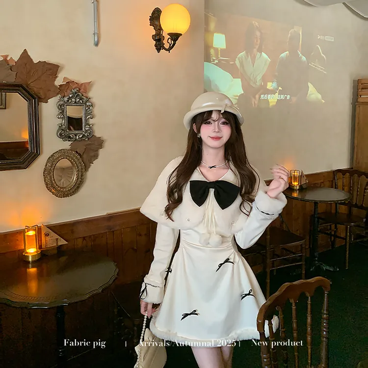 昭和千金 织物猪原创 毛绒披肩女秋冬高级感气质蝴蝶结收腰连衣裙