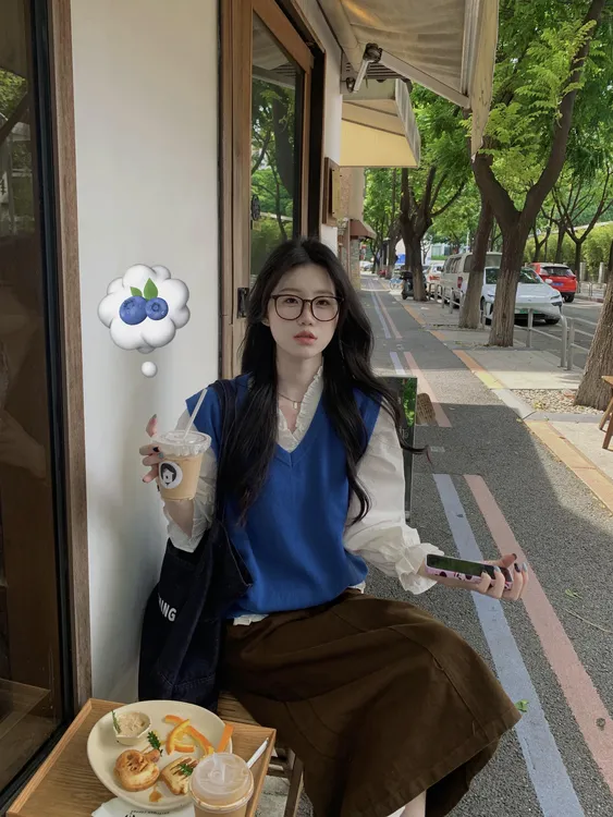 【蓝莓女孩】高级感气质白色衬衫克莱因蓝色针织马甲棕色半身裙套装