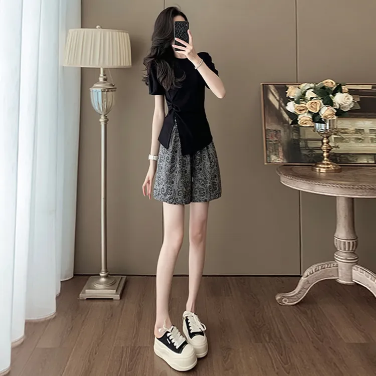甜美时尚套装女夏新款圆领不规则开叉设计短袖提花阔腿短裤两件套