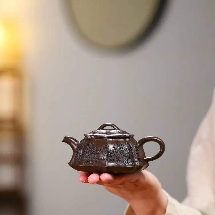 汪成林省大力作【菱花如意】 泥料：极品紫玉金砂 190cc